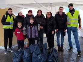 Photo de groupe après nettoyage du village